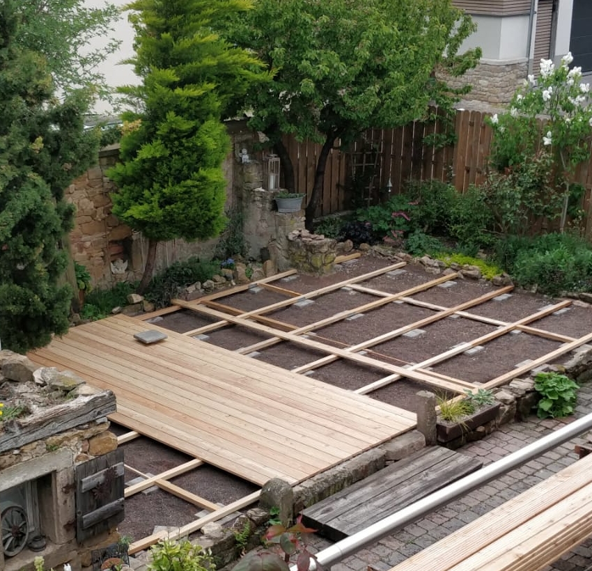 2022 / März Lieferung von ca. 40 m² sibirische Lärche Terrassendielen