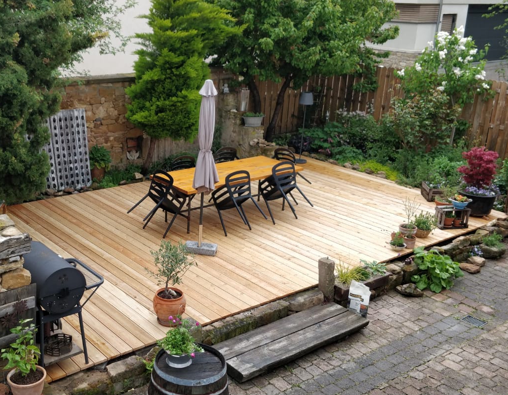 2022 / März Lieferung von ca. 40 m² sibirische Lärche Terrassendielen
