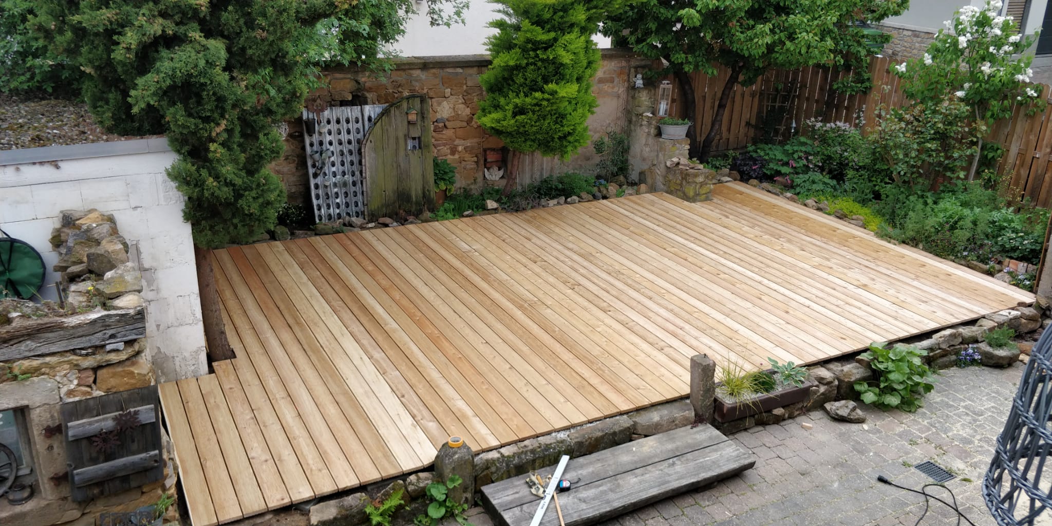 2022 / März Lieferung von ca. 40 m² sibirische Lärche Terrassendielen